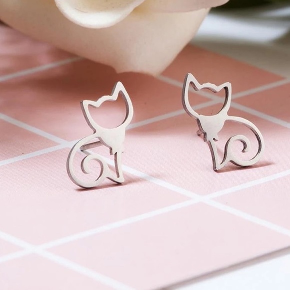 no hrn Jewelry - Cat earrings